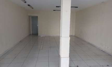 Excelente localização. Em frete a Praça Treze, condução na porta.