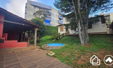 Casa com 3 Quartos e 3 banheiros à Venda, 215 m² por R$ 1.480.000