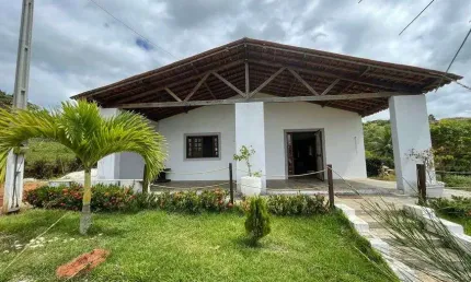 Casa de vila à venda com 120m2, 3 qtos 2 stes, espaçosa, ventilada, reformada, aceita carro, posse.