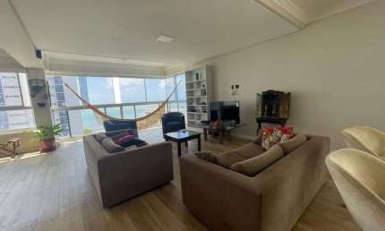 Cobertura com piscina disponível para aluguel/venda na Av. principal de candeias, 2 vagas.