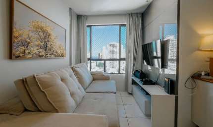 Lindo apt de 2 qtos sendo 1 suíte em Candeias, andar alto, ventilado, terreno prop. lazer e 1 vg.