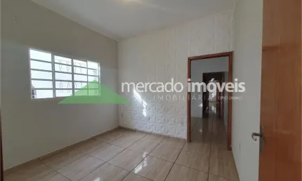 Aluga - se  uma residência  casa espaçosa em cristais paulista