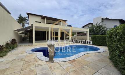 Uma casa moderna cercada pela natureza no condomínio San Nicolas em Maceió-AL