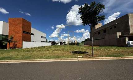 DOIS TERRENOS LADO A LADO DE 360M² E 375 M² NO ALPHAVILLE IV