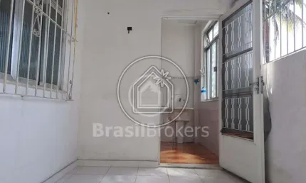 Casa de vila 3 quartos , junto a estação de Ramos, e Supermercado Mundial