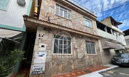 Magnifica casa, no coração do bairro, 3 dormitórios, amplo terraço, Aceitando financiamento.