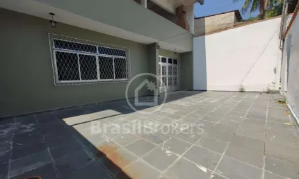 Casa pronta para morar no Valqueire por apenas 390mil