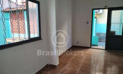 Excelente Casa 02 Quartos Duplex com Quintal - Madureira