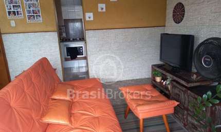 Apartamento todo reformado com vaga, de frente, com 2 quartos.