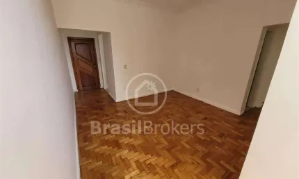 Ponto nobre 3 quartos 1 suíte junto ao comércio e condução