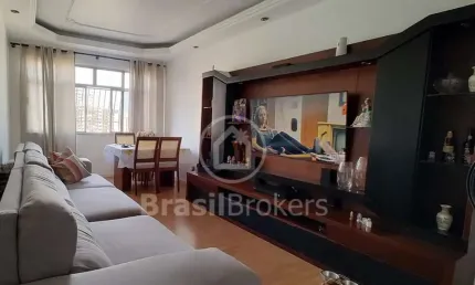 Amplo apartamento de 3 quartos modernizado e com 2 vagas de garagem!