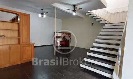 Casa excelente no condomínio VILA DOS COMERCIARIOS,  sala grande e 5 quartoss e vaga para 3 carros