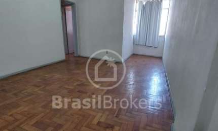 Apartamento de frente 2 quartos mais dependência de empregada