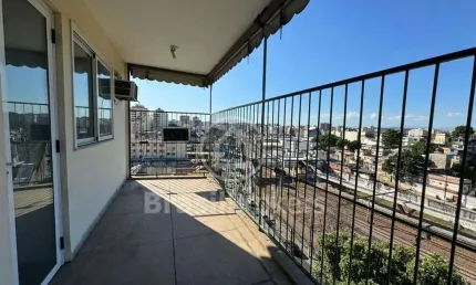 APARTAMENTO DE FRENTE COM 50M2 VARANDA E VAGA DE GARAGEM