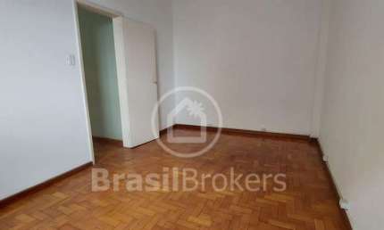 Ótimo apartamento silencioso, incidencia de sol da manhã, elevador, possibilidade de vaga.