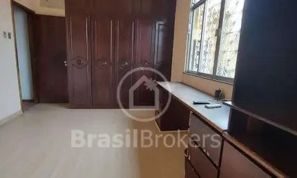 Casa duplex em Condomínio fechado com portaria 24 horas