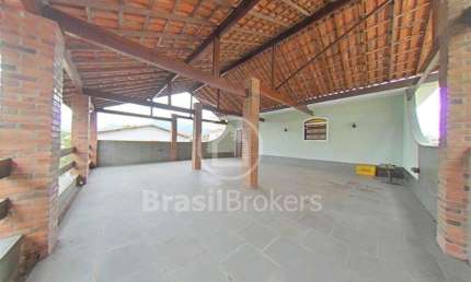 Casa à venda com 4 quartos e Aceitando Financiamento
