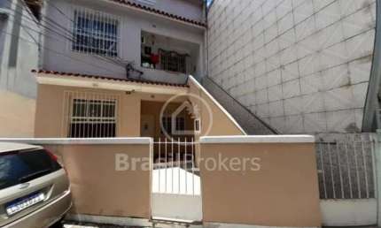 Ótimo apartamento tipo casa totalmente independente em Cascadura !!!!!