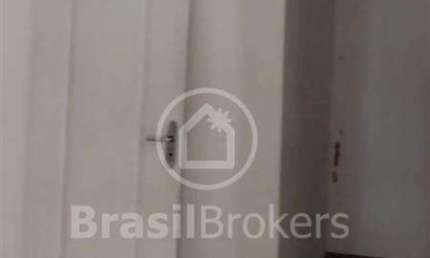 Imovel em excelente rua de Pilares  ,precisando reforma total !!!!