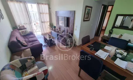 Excelente Apartamento próximo de todo comércio e condução 2 Qtos Varanda e Suíte