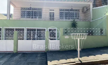Excelente casa de frente de rua  com 265 m2 Vila Valqueire !