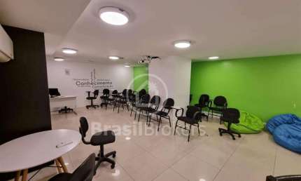 Loja / Salão / Ponto Comercial à venda com 288,00m² e 1 quarto em Del Castilho, Rio de Janeiro - rj