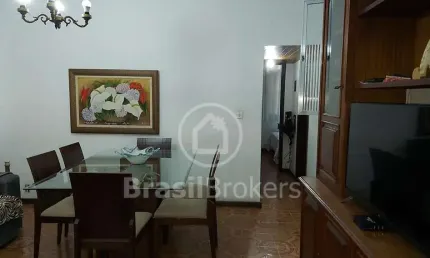 Ótima casa independente  com varias vagas, quintal e terraço.
