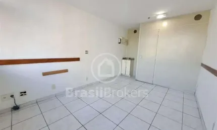 Sala comercial à venda na Rua Medina, Méier, Rio de Janeiro