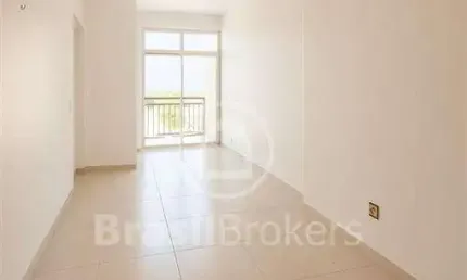 Excelente Apartamento Dois Quartos e Varanda, Junto ao Shopping