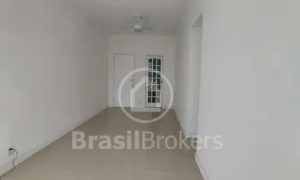 Apartamento excelente a poucos metros do norte shopping, evevadores e vaga