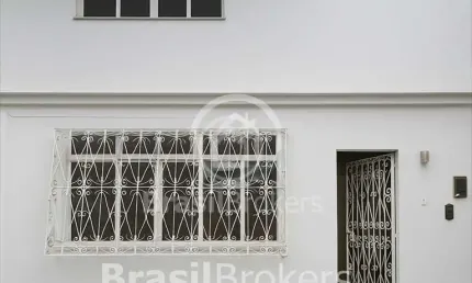 Casa duplex com terraço e Churrasqueira no Centro de Bonsucesso
