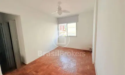 Apartamento no bairro de Todos os Santos; 2 QUARTOS E 1 VAGA