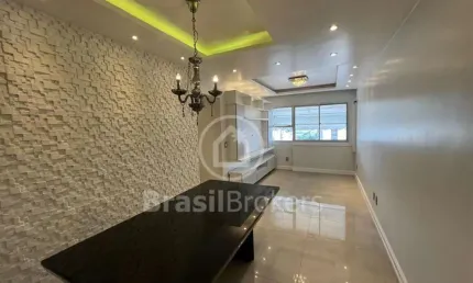 Elegante apartamento, localizado na Rua José Bonifácio. 3 quartos com suíte.