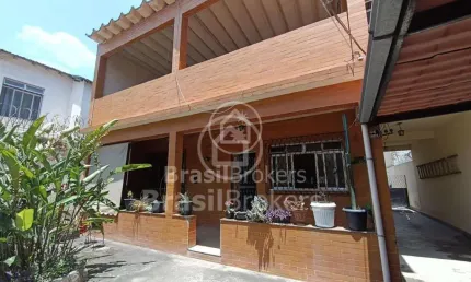 Imóvel independente frente de rua, multifamiliar com 2 casas no terreno, área total de 440m² em Piedade