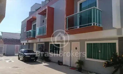 Casa triplex com dois quartos e  terraço gourmet em marechal hermes
