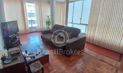 Apartamento a venda na Tijuca com 111 m², 1 vaga na escritura, próximo da estação do metrô, 3 quartos, sendo 1 suíte e dependência completa.