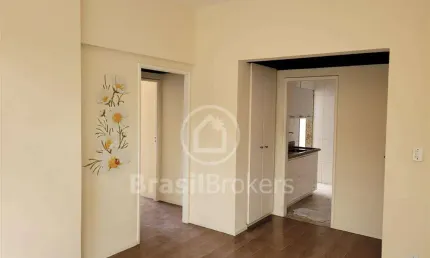 Apartamento no Estácio, com 2 quartos e armários planejados, pronto para morar!