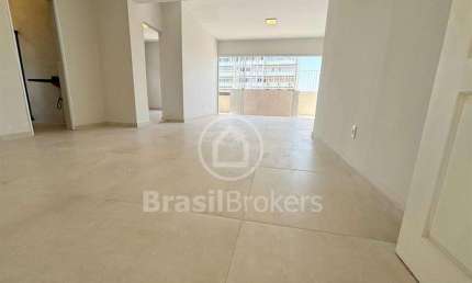 Cobertura com 110 m², 2 quartos, toda reformada com churrasqueira gourmet colada ao Largo do Verdum