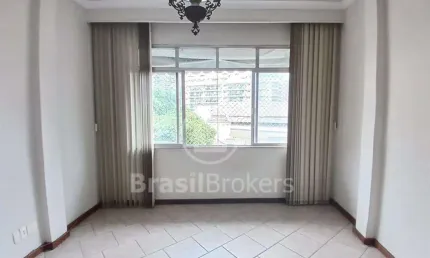 Aparatamento a venda na Tijuca, com 70 m², 1 vaga no condomínio, portaria 24 horas, 2 quartos e dependência de serviço