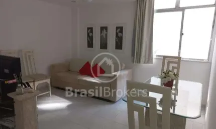 Aconchegante apartamento com 2 quartos com armários