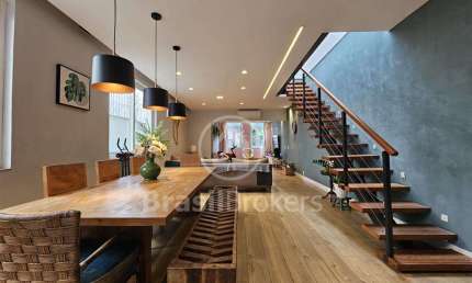 Casa duplex à venda com área total de 250,00m² e 4 quartos em Tijuca, Rio de Janeiro - RJ