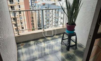 Imóvel de varanda, quarto, dependência e vaga em ótima localização