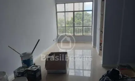 Apartamento todo reformado em excelente localização.
