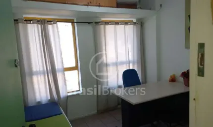 Sala comercial de boa metragem na Desembargador Izidro.