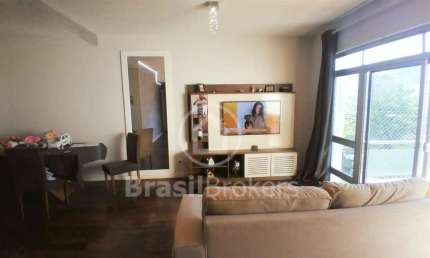 Apartamento à venda de 144 m2, 1 por andar, com 3 quartos com suíte, 2 varandões, vaga escriturada, em uma das ruas mais agradáveis do Grajaú.