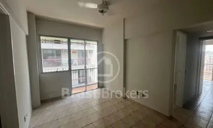 Apartamento de 2 quartos com 62 m², Varanda e vaga de garagem colado a 12 minutos do metro São Francisco Xavier