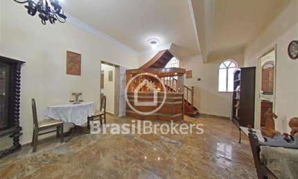 Casa triplex à venda no GRAJAÚ,  com 8 quartos com elevador,piscina ,sauna ,churrasqueira e 3 vagas de garagem