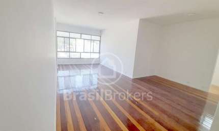 Apartamento à venda com 130 m² e 3 quartos (1 suite), 2 vagas de garagem e a 5 minutos do metrô Estação Uruguai e Praça Saens Pena.