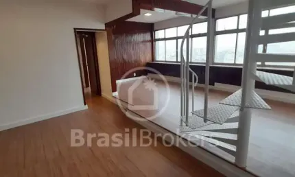 Cobertura Triplex com 4 quartos (1 suíte), 2 salas, terraço gourmet e 2 vagas - 242 m²  a 4 min da Praça Saens Pena.