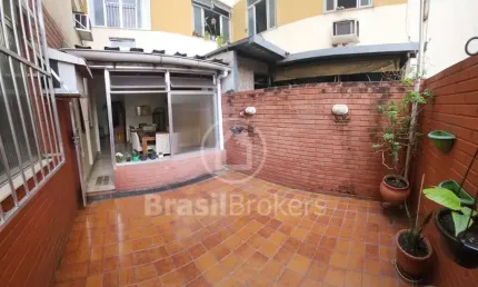 Apartamento de 2 quartos com área externa a poucos metros do shopping tijuca